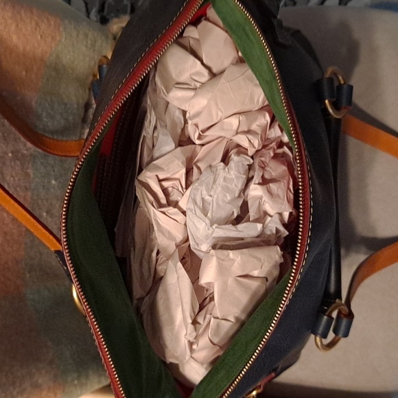 Dooney and Bourke Smith bag in Midnight Florentine leather - Picture 5 of 7